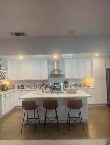 Charming 2-bed House In Worth Walking Distance To Dickies And Will Rogers Holiday home *