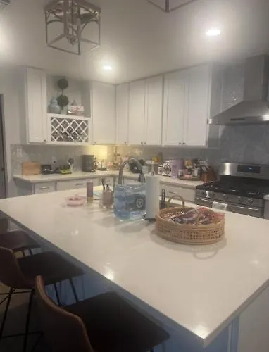 Charming 2-bed House In Worth Walking Distance To Dickies And Will Rogers *